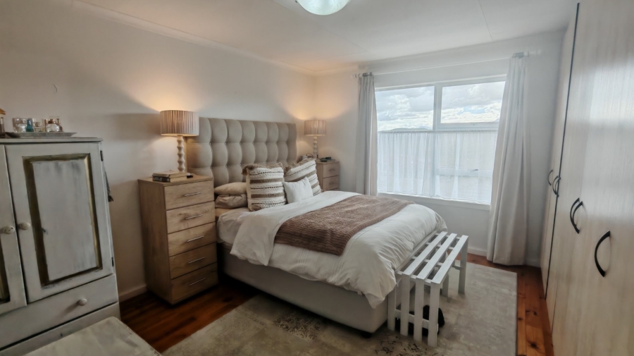 5 Bedroom Property for Sale in Reebok Western Cape